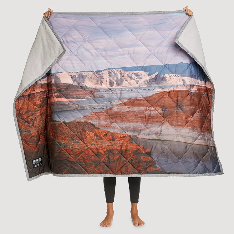 Limited-edition Artist-series Down Throw | Eddie Bauer