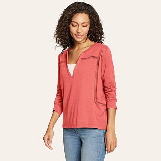 Image of Women's Gate Check 3/4-Sleeve Notch-Neck Taped T-Shirt